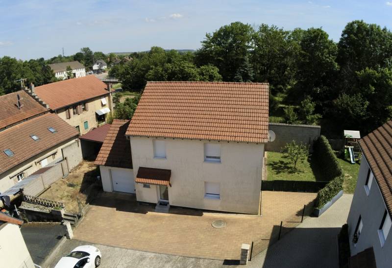 Maison à vendre sur la commune de HARSKIRCHEN avec garage terrasse et jardin.