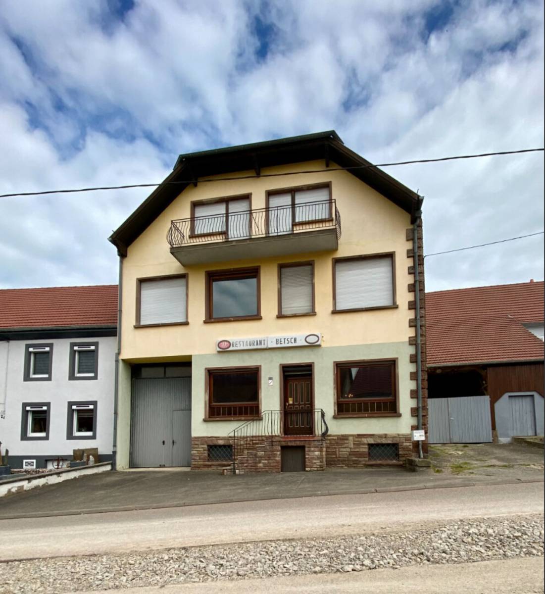 Ancien bar restaurant à vendre par nesta immobilier sur la commune de butten