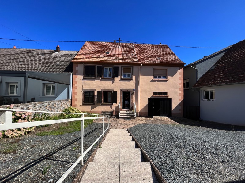 Charmante Maison de Village avec 3 Chambres et Vaste Jardin à Eschbourg de 110m2