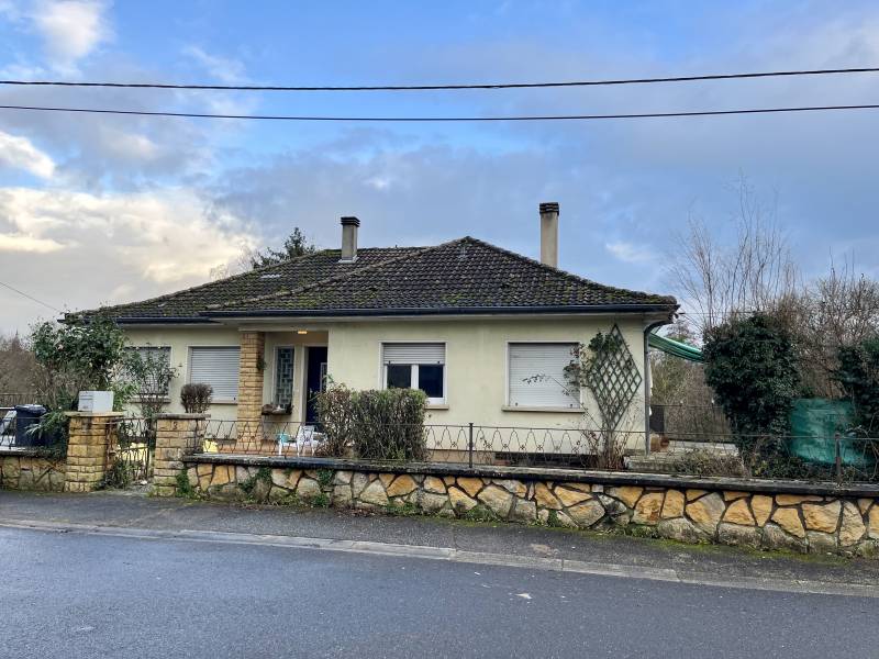 Rare à la vente sur SARRE UNION maison avec garages terrain et vue sur la SARRE